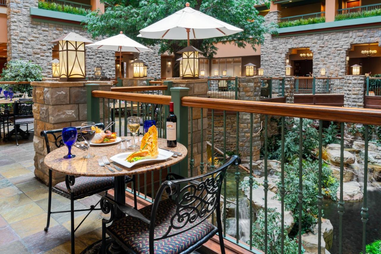 Chateau On The Lake Resort Spa And Convention Center Branson Exterior foto