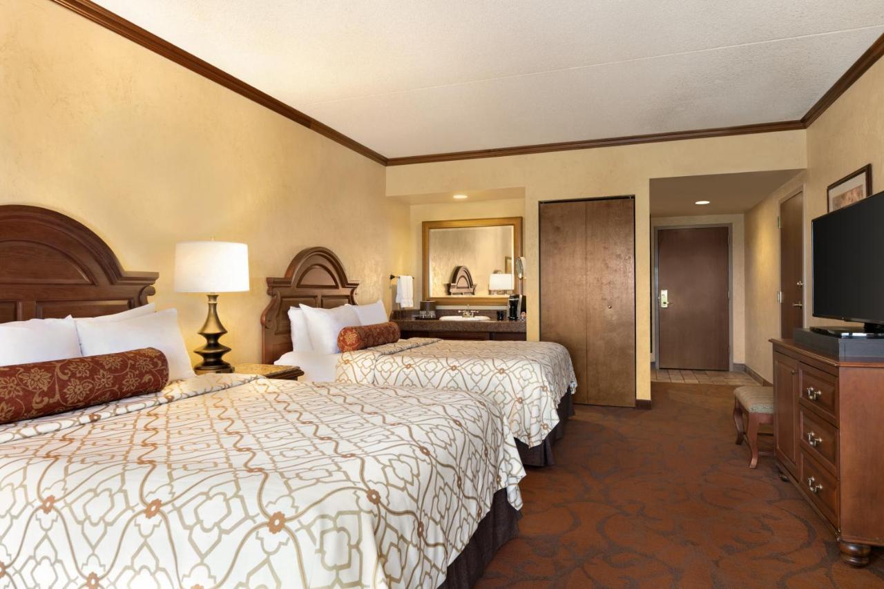 Chateau On The Lake Resort Spa And Convention Center Branson Exterior foto